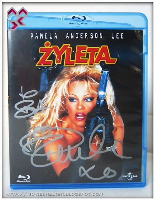 Barb_Wire_signed_by_Pamela_Anderson_01.jpg