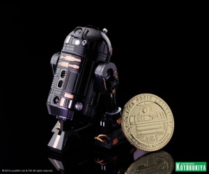 NYCC Exclusive R2-Q5 Collectible