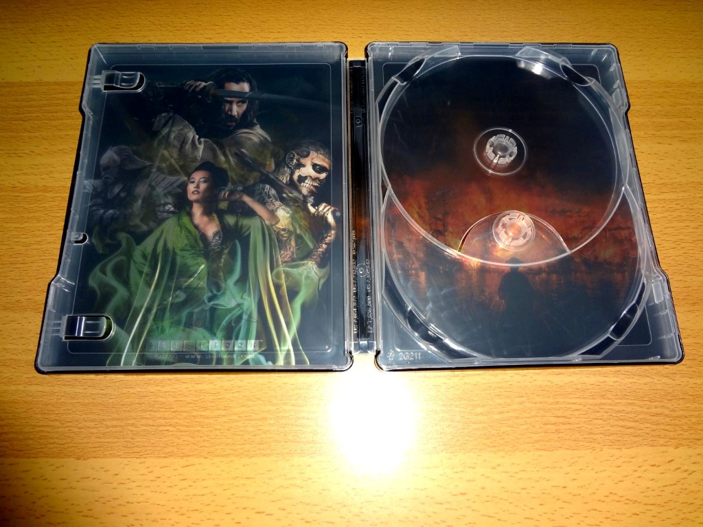 47 Ronin Embossed Steelbook Germany Inside.JPG