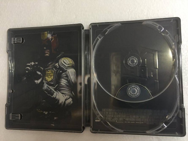 852056dreddinside.jpg
