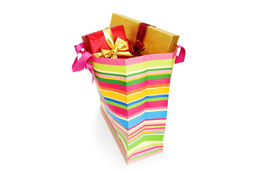 900-goody-bag-with-gifts.jpg