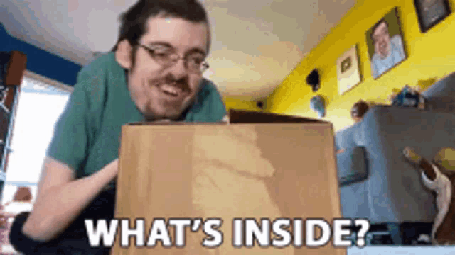 apa-di-dalam-itu-box.gif