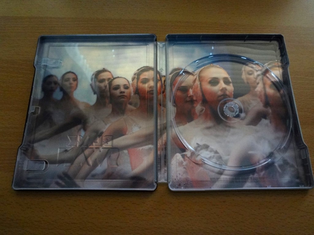 Black Swan Zavvi Exclusive Embossed Steelbook Inside.JPG