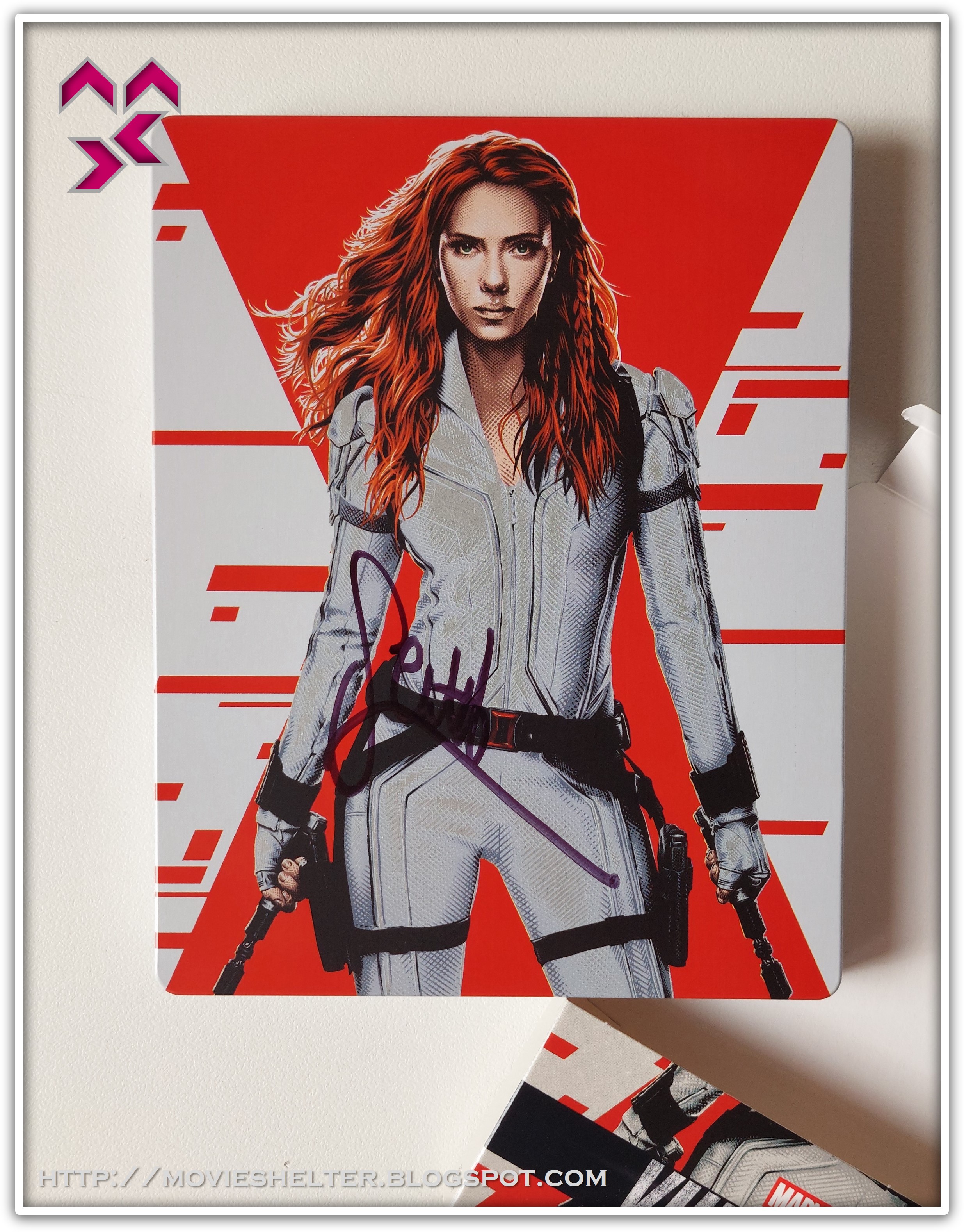 Black_Widow_Limited_Steelbook_Edition_signed_by_Scarlett_Johansson_03.jpg