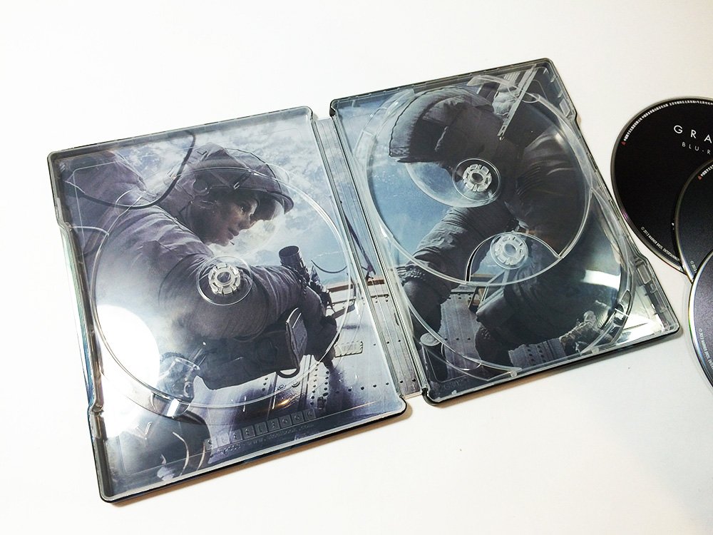 Blufans#22_Gravity-07.jpg