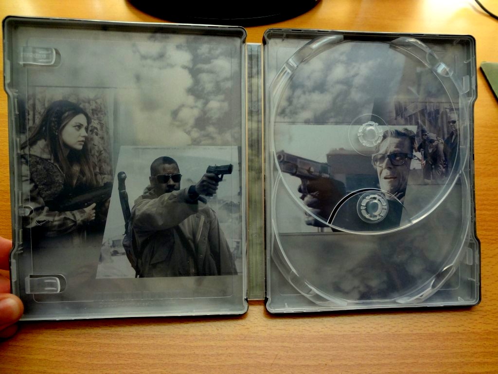 Book Of Eli Futureshop Exclusive Steelbook Inside.JPG