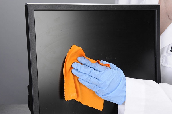 clean pc screen.jpg