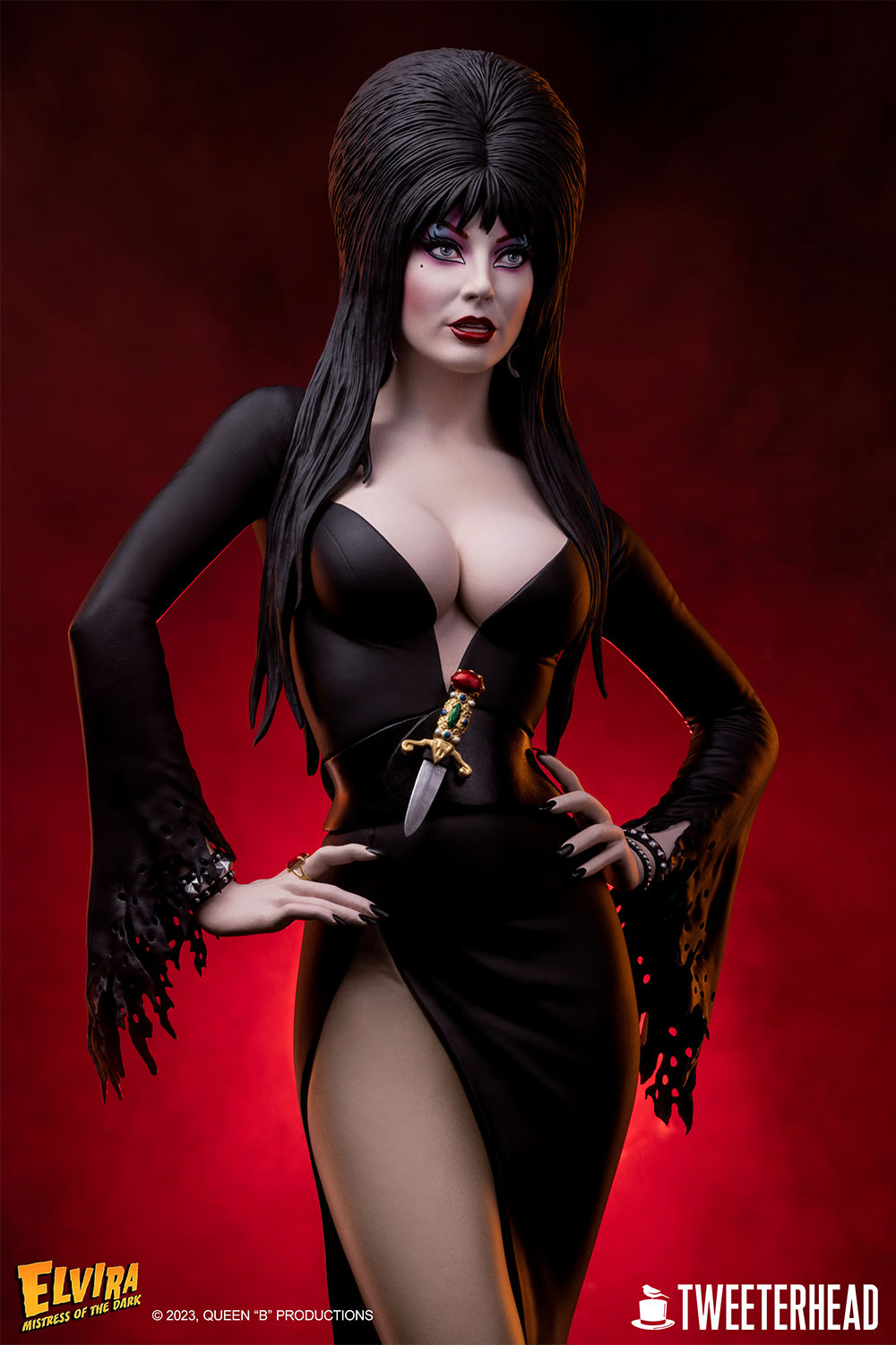 elvira-mistress-of-the-dark-14-scale-maquette-by-tweeterhead_elvira_gallery_650a190e4d08d.jpg