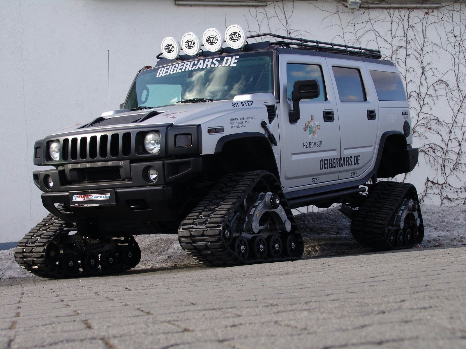 Hummer.JPG