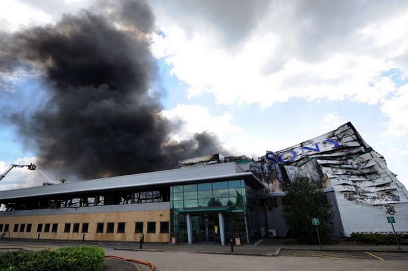 image-1-for-riots-in-enfield-sony-warehouse-ablaze-gallery-77860602.jpg
