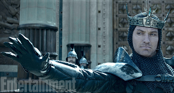king-arthur-jude-law-ew.jpg