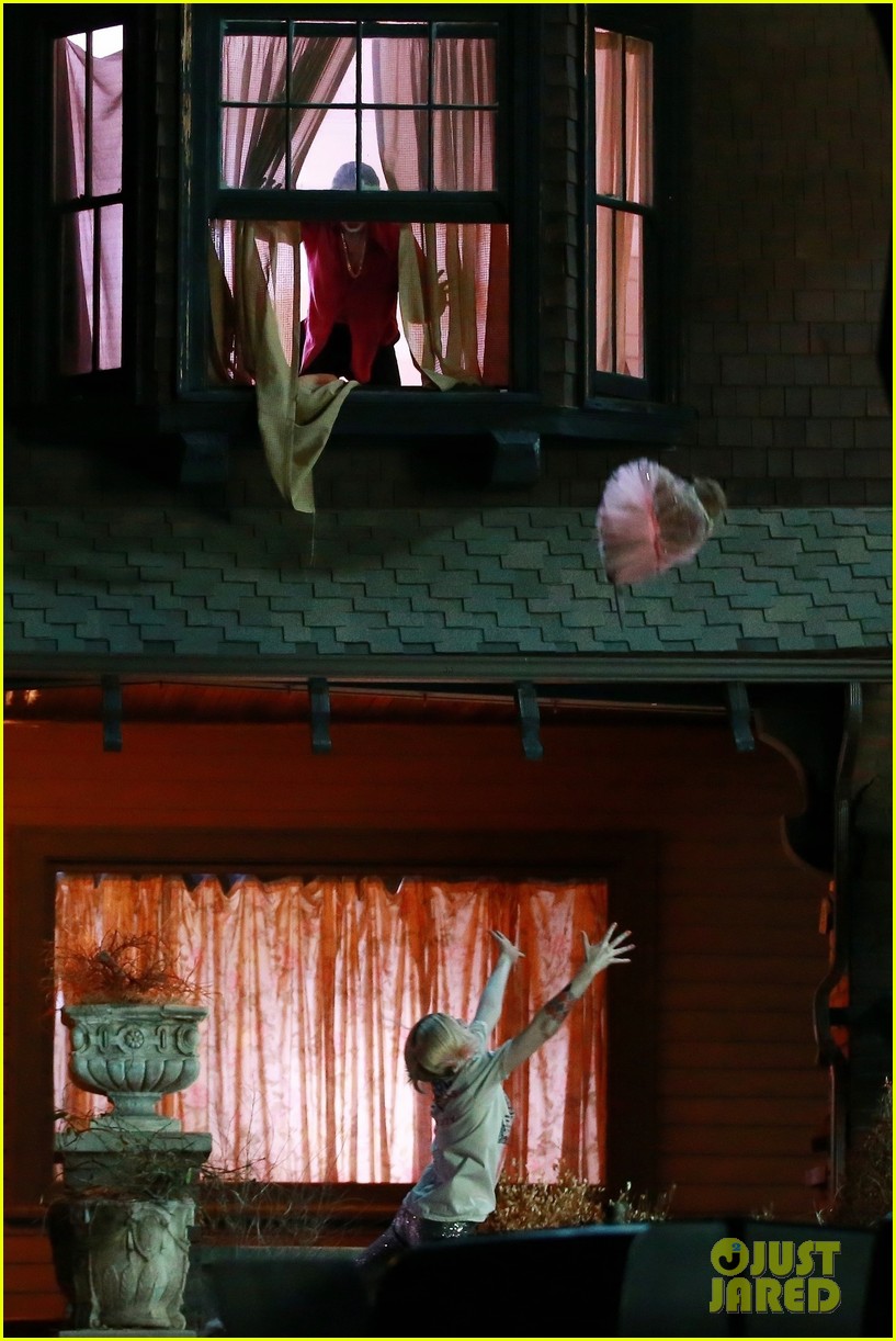 margot-robbie-harley-quinn-joker-breakup-scene-birds-of-prey-05.jpg