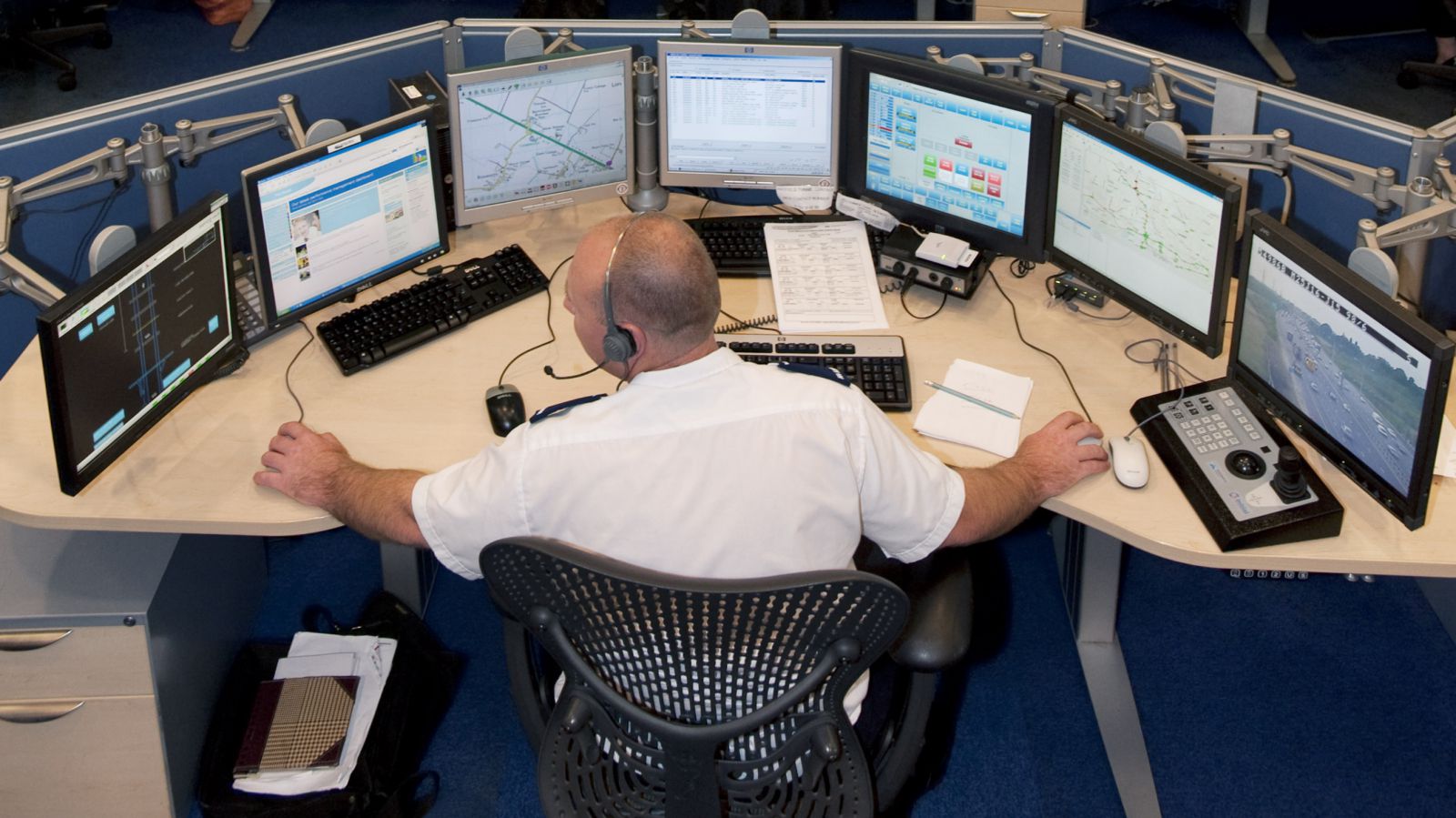multiple-seven-screens-monitors-computer.jpg