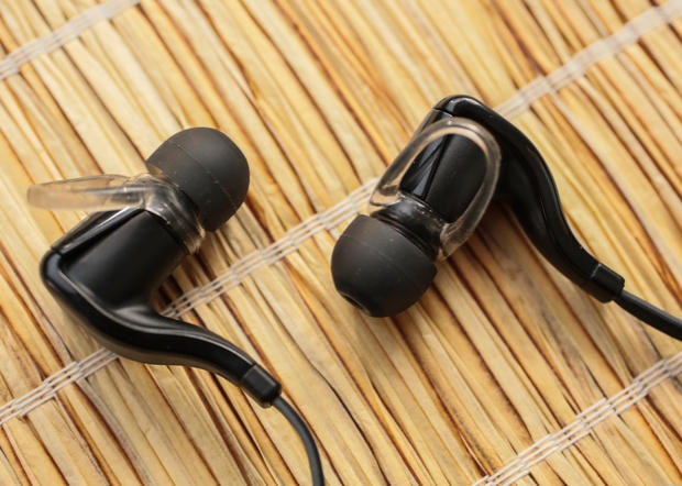 Plantronics_BackBeat_GO_2_35823597_35823596_35823598_02.jpg