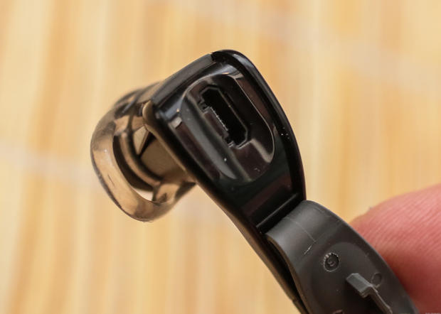 Plantronics_BackBeat_GO_2_35823597_35823596_35823598_03.jpg