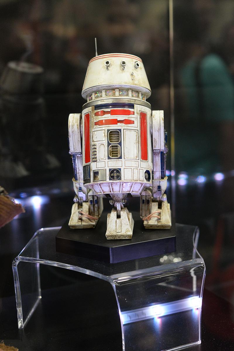 R5-D4 (Episode IV: A New Hope) - 1/6 Scale Figure [Hot Toys] | Hi