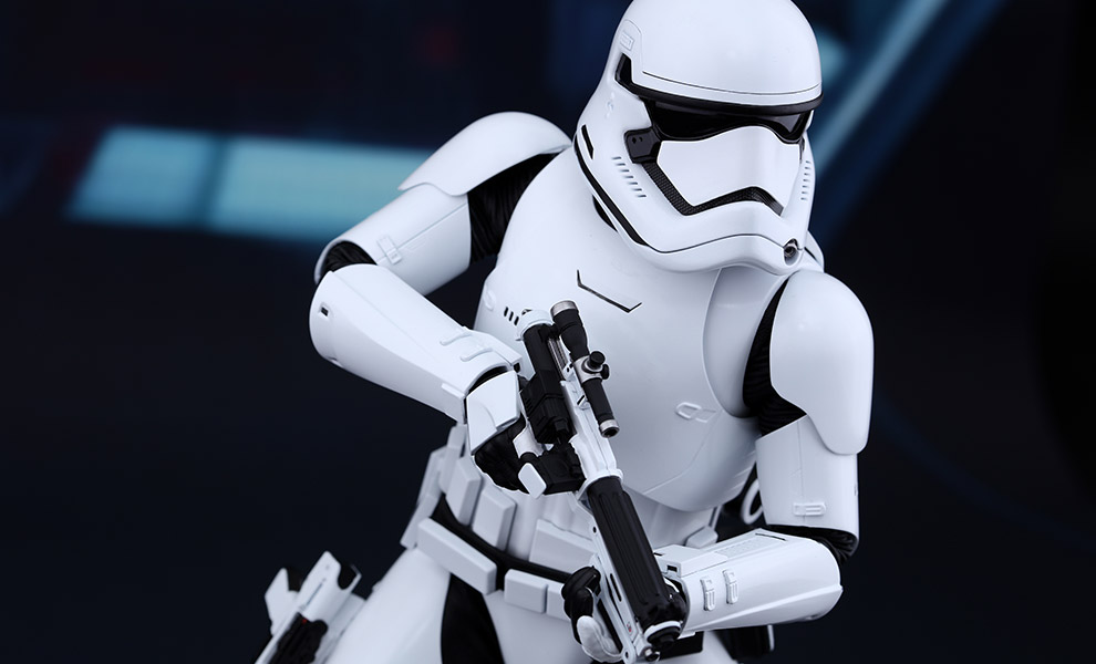 star-wars-first-order-stormtrooper-sixth-scale-hot-toys-feature-902536.jpg