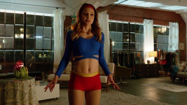 tap-dau-cua-supergirl-bi-ro-ri-va-duoc-cac-fan-danh-gia-kha-cao.jpg