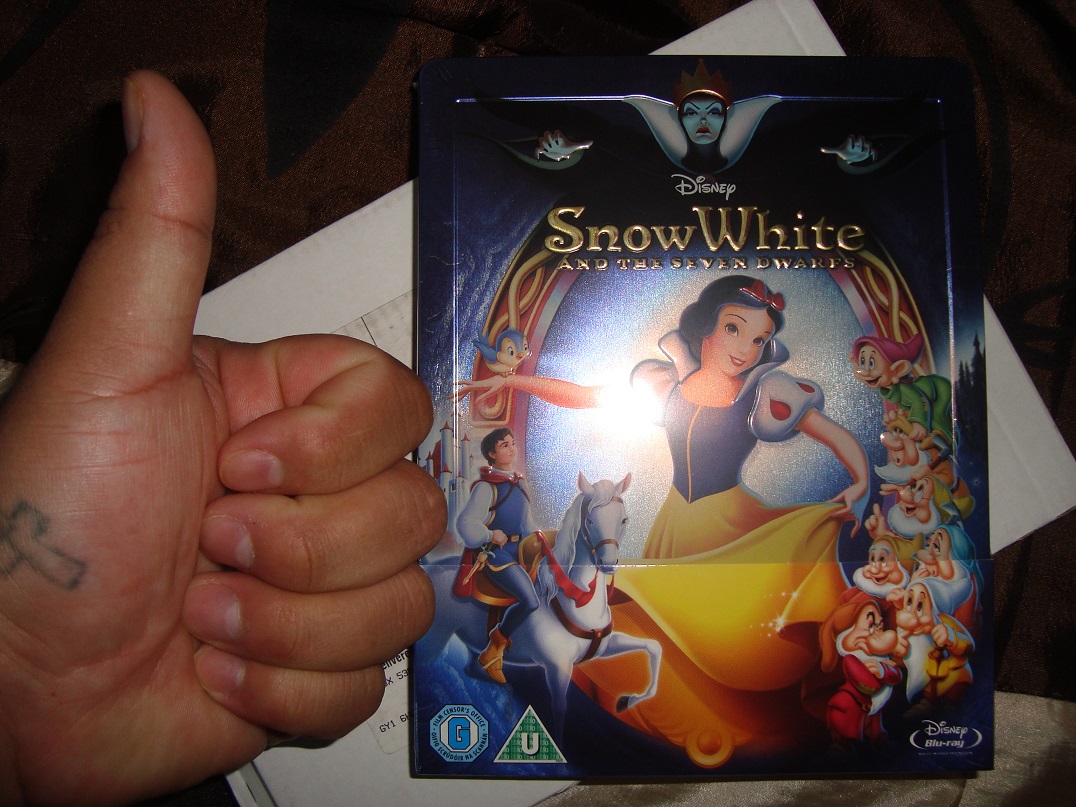 ThumbsUp_SnowWhite!.JPG