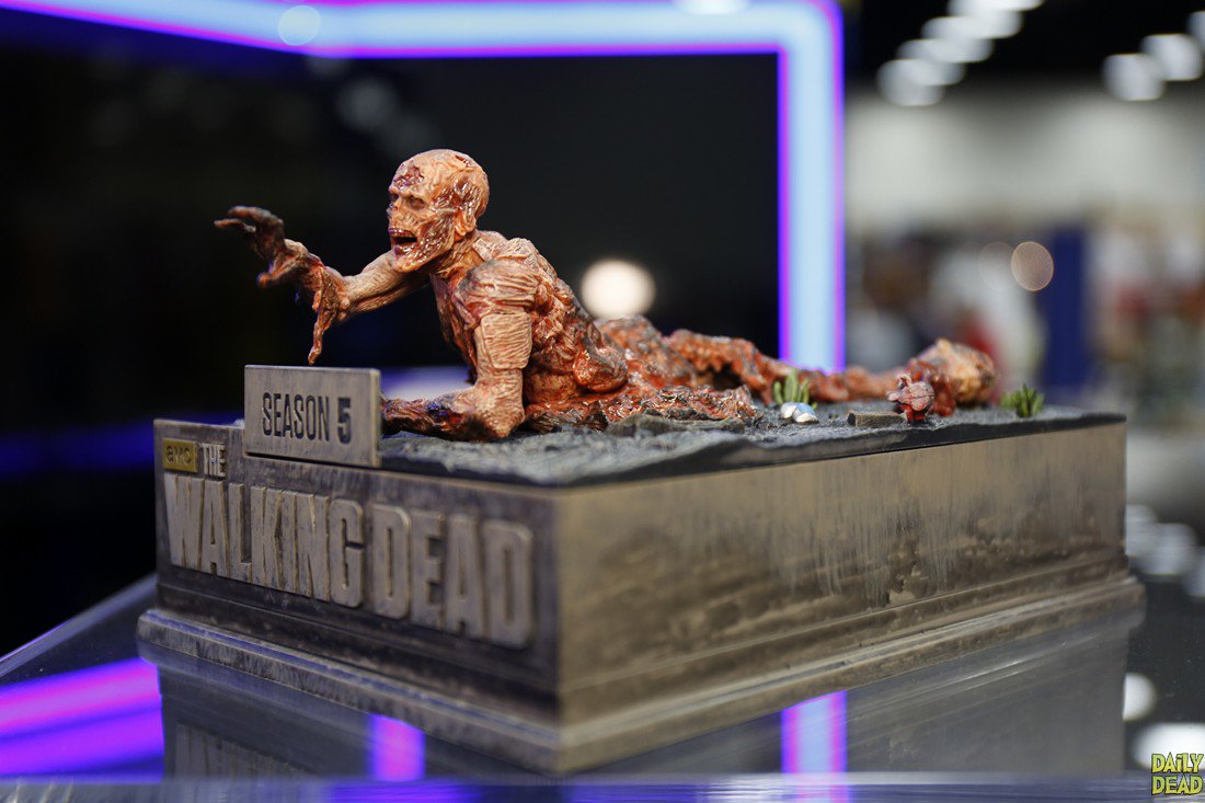 Walking-Dead-Season-5-Case-01.jpg