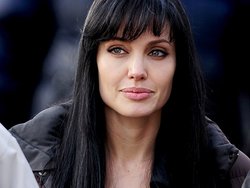 Angelina-Jolie-Salt-angelina-jolie-31763093-636-477.jpg