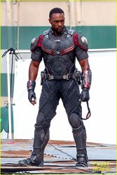 chris-evans-anthony-mackie-get-to-action-captain-america-civil-war-07.jpg