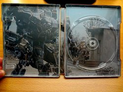 District 9 German Steelbook Inside.JPG District 9 German Steelbook Inside.JPG