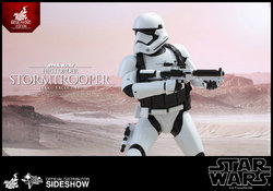 star-wars-stormtrooper-jakku-exclusive-sixth-scale-hot-toys-902579-04.jpg