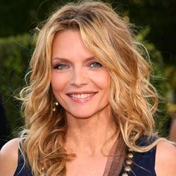 5_michelle-pfeiffer_7-celebrities-that-are-sexy-in-their-fifties.jpg