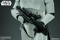 star-wars-stormtrooper-legendary-scale-figure-400158-15.jpg