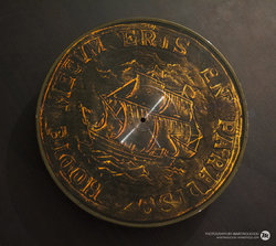 Uncharted-4-2xLP---Avery-Coin-Variant---Face-B.jpg