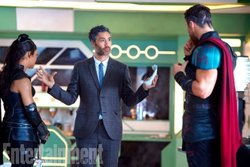 thor-ragnarok-tessa-thompson-taika-waititi-chris-hemsworth-image-600x400.jpg
