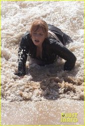chris-pratt-bryce-dallas-howard-jurassic-world-04.jpg
