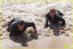 chris-pratt-bryce-dallas-howard-jurassic-world-07.jpg