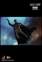 HT_JL_Batman_15.jpg