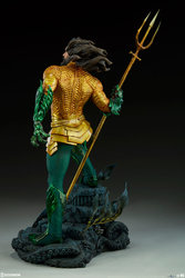 dc-comics-aquaman-premium-format-figure-sideshow-300709-07.jpg