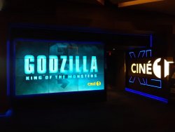 cine 1 XL - godzilla2.jpg