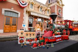 20190619_Disneyland_Lego_TH_0002.jpg