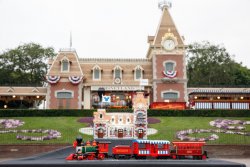 20190619_Disneyland_Lego_TH_0043.jpg