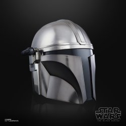 STAR WARS THE BLACK SERIES THE MANDALORIAN ELECTRONIC HELMET - oop (1).jpg