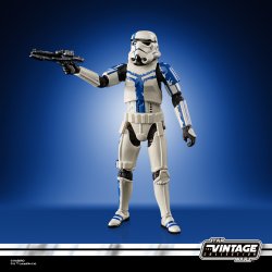 STAR WARS THE VINTAGE COLLECTION 3.75-INCH GAMING GREATS STORMTROOPER COMMANDER FIGURE - 2.jpg