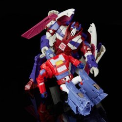 F4242_PROD_TRA__GEN_SDCC1_0012_Online_2000SQ.jpg