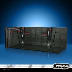 STAR WARS THE VINTAGE COLLECTION MOFF GIDEON’S IMPERIAL LIGHT CRUISER HALLWAY 1.jpg