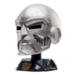 MARVEL LEGENDS SERIES DOCTOR DOOM PREMIUM ROLEPLAY HELMET 3.jpg