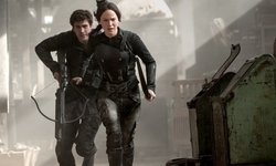 Hunger-Games-Mockingjay-Katniss-and-Gale-550x330.jpg Hunger-Games-Mockingjay-Katniss-and-Gale-550x330.jpg