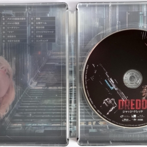 DREDD Steelbook Japan Exclusive Limited Edition (Bluray Region FREE) RARE

Inside Cover with 1 Blu-ray Region FREE disc.