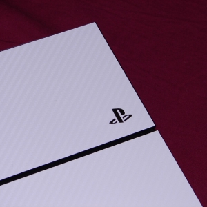 PS4 (White Carbon Fibre Skin)