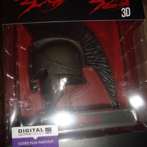 300 and Rise of an Empire Spartan Helmet Edition (France)_1.JPG