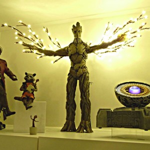 Hot Toys Guardians with Marvel Orb