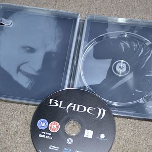 Blade 2 - Zavvi UK - Inside